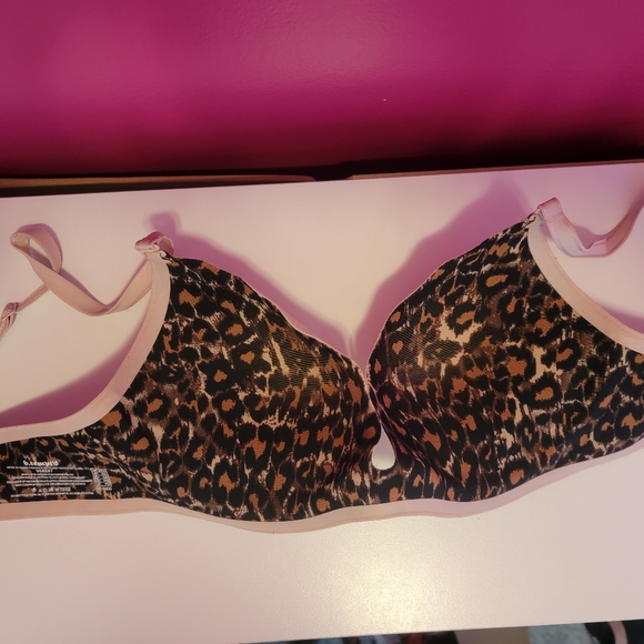 Wacoal B.Tempt'd - BWowd Convertible Scalloped Push Up Bra - Picture 2 of 3